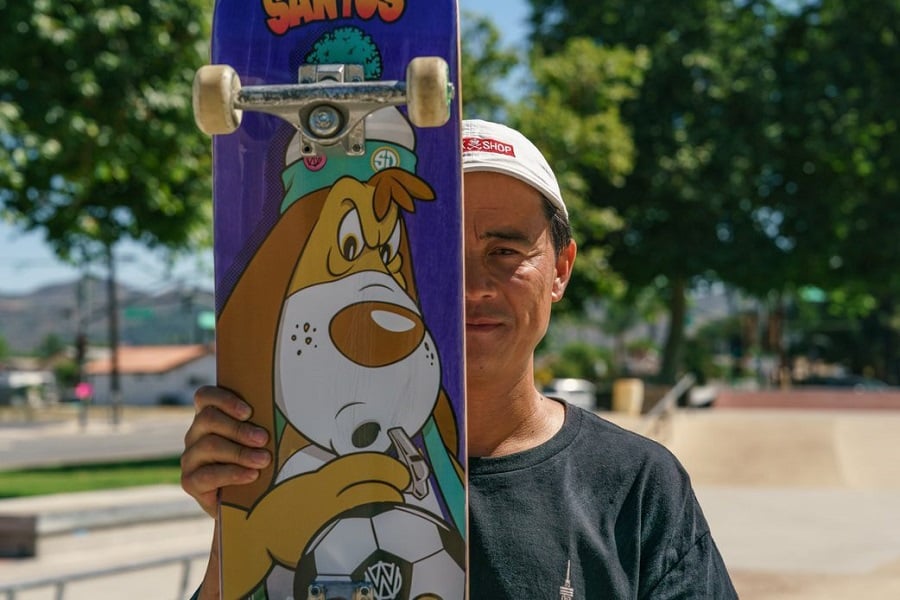 Willy Santos skateboarding